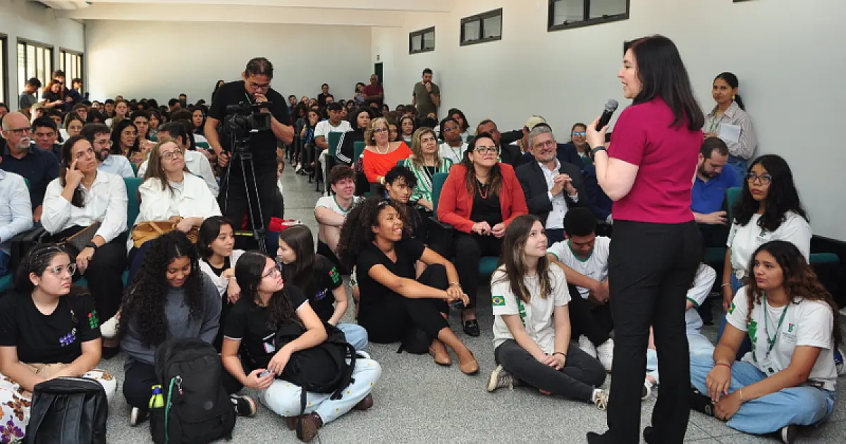 Ministra Simone Tebet fala sobre sobre a Rota Bioceânica com estudantes do IFMS