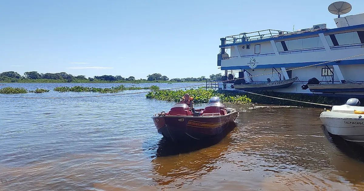 Menino ferido em escola no Pantanal é resgatado de barco pelos Bombeiros