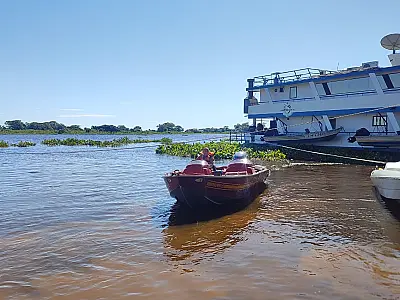 Menino ferido em escola no Pantanal é resgatado de barco pelos Bombeiros