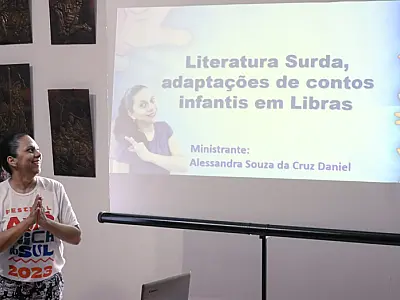 Oficina sobre Literatura Surda abre universo de contos infantis em Libras