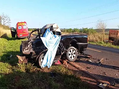 Motorista de caminhonete morre após colisão frontal com carreta bitrem na BR-376