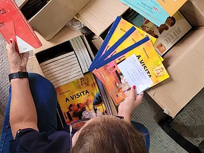 O Instituto Homem Pantaneiro realiza campanha de arrecadação de livros