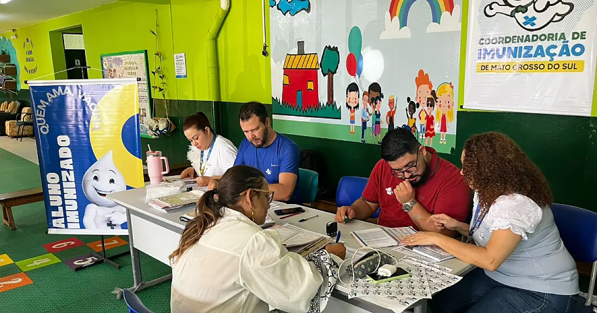 MS começa a revisar caderneta de vacinação nas escolas da rede pública