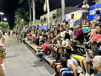Ensaio técnico das escolas de samba leva público tímido para Avenida