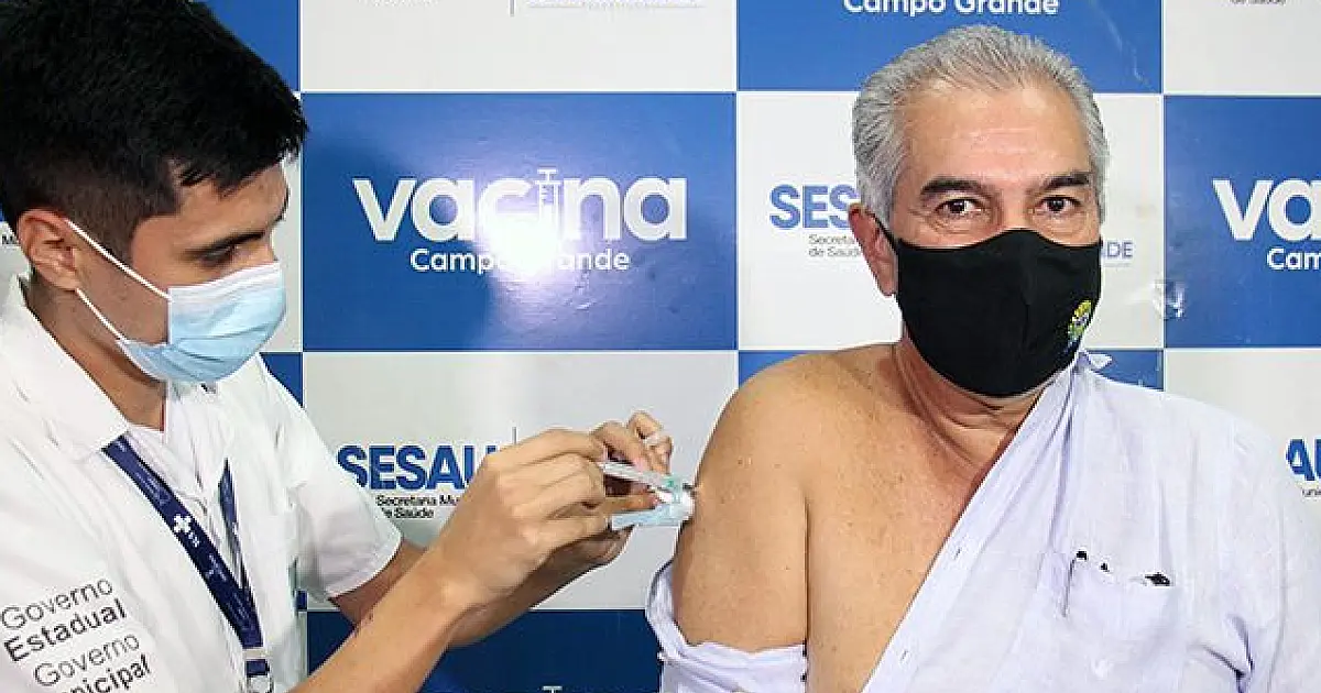 Governador toma dose de reforço e faz apelo para população se vacinar
