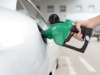 Preço da gasolina cai na capital, mas dispara no interior de MS