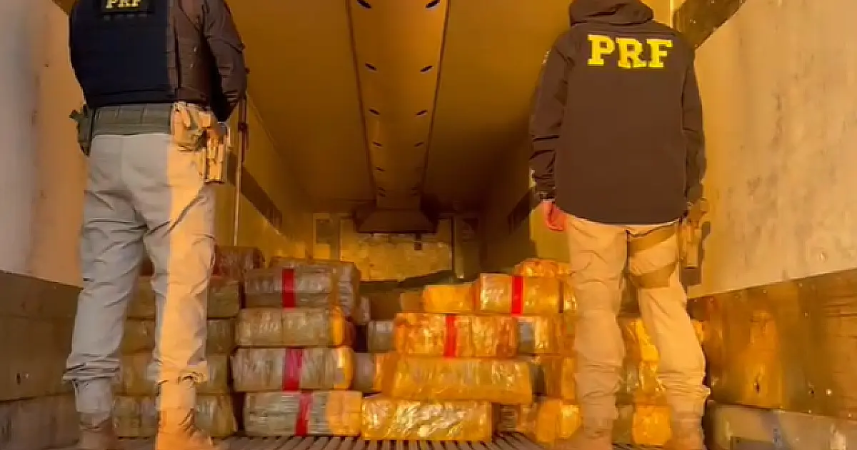 Caminhoneiro é flagrado com carga de 14,9 toneladas de Maconha