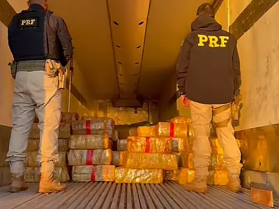 Caminhoneiro é flagrado com carga de 14,9 toneladas de Maconha