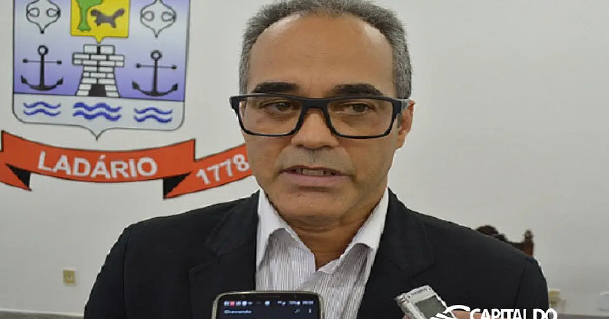 Prefeito de Ladário é denunciado por improbidade e gastar R$ 60 mil em show gospel