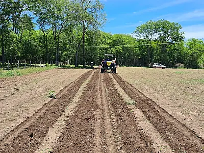 Produção rural de Ladário conta com novo maquinário cedido pelo governo