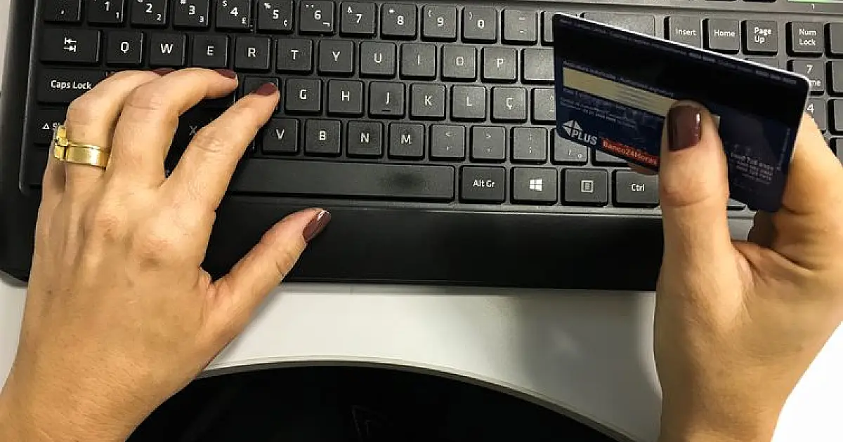 Juros do crédito pessoal e cartão rotativo avançam para as famílias