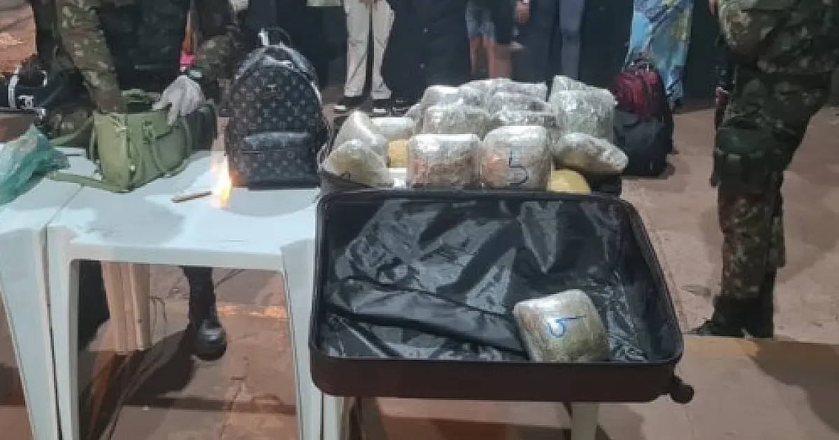 Mulher de 20 anos é presa com 16kg de maconha na mala