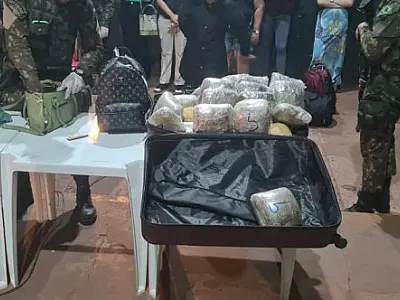 Mulher de 20 anos é presa com 16kg de maconha na mala