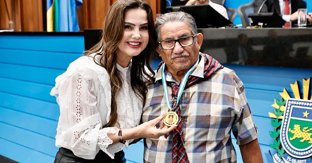 Seu Sabastião é homenageado com 'Medalha Conceição dos Bugres' na ALEMS