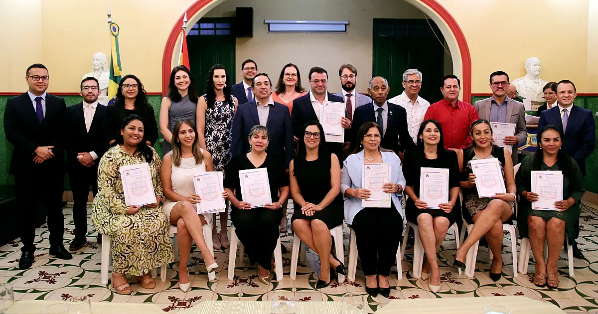 Ministro e 19 juízes bolivianos recebem títulos de hóspede de honra de Corumbá