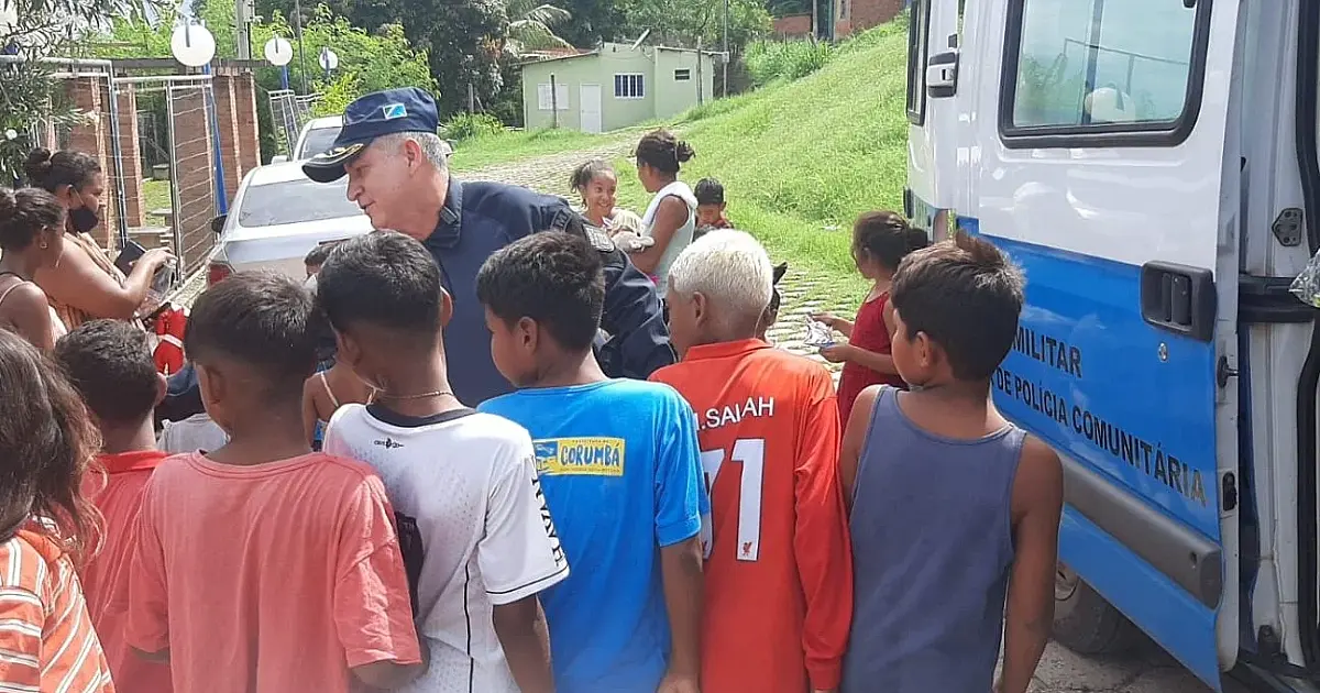 PM doa brinquedos para crianças carentes de Corumbá e Ladário