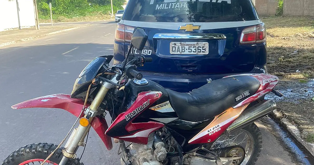 Motocicleta furtada é localizada em casa abandonada no Popular Nova