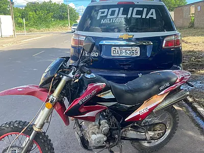 Motocicleta furtada é localizada em casa abandonada no Popular Nova