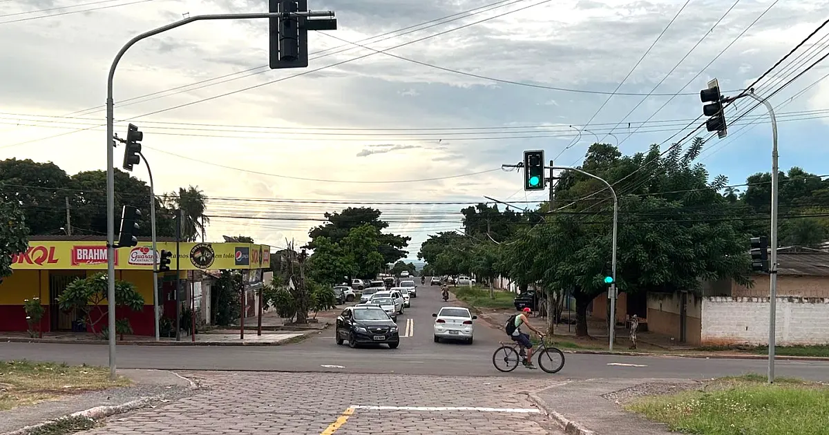 Estudo aponta que 4,75% dos condutores desrespeitam o sinal vermelho em Corumbá