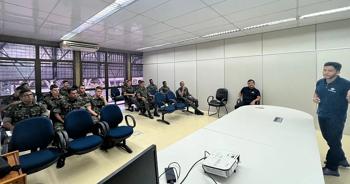 Auditores-Fiscais da Receita ministram palestra a militares do Exército em Corumbá