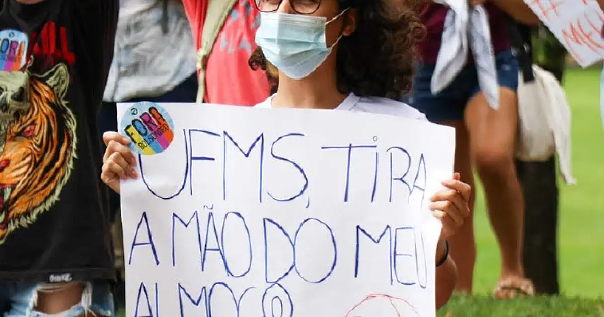 Universitários protestam por aumento de mais de 200% no preço da refeição na UFMS