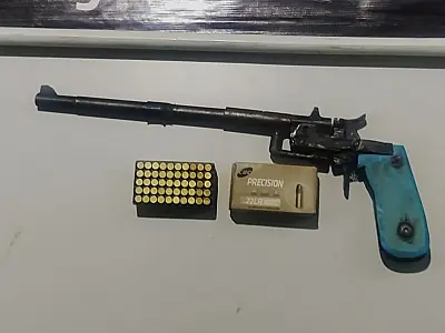 Mulher expulsa de casa denuncia marido por agressão e porte de arma ilegal