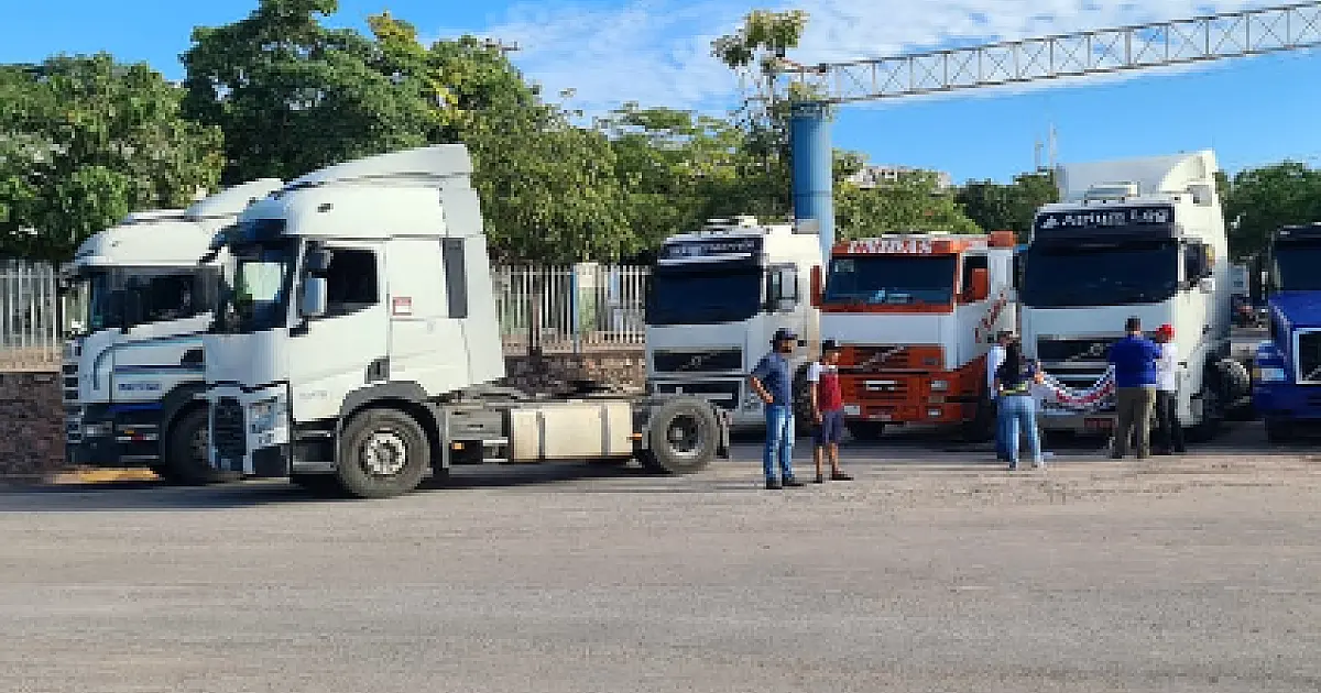 Bloqueio dos caminhoneiros em porto seco não encerra operação-padrão