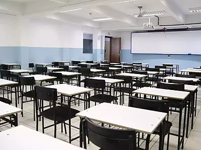 Famílias relatam dificuldade de reembolso após fechamento de colégio em Corumbá