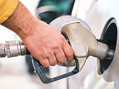 Petrobras reduz preço da gasolina em 4,9% a partir de terça-feira
