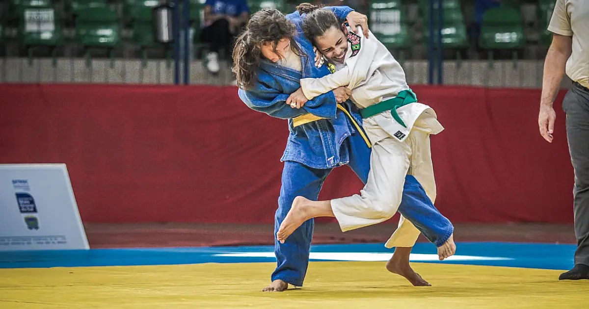 Com pouca idade e grandes conquistas, judoca de Corumbá sonha em ser campeã olímpica