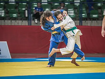 Com pouca idade e grandes conquistas, judoca de Corumbá sonha em ser campeã olímpica