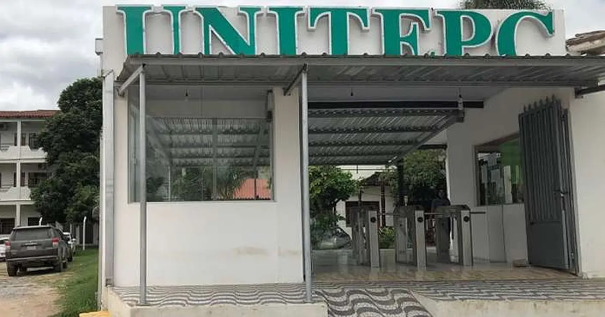 Estudantes de medicina denunciam faculdade boliviana por aulas presenciais com casos de Covid