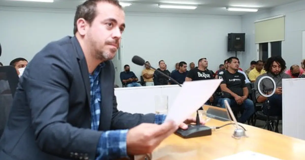 Vereador solicita recuperação e manutenção dos pontos de ônibus da cidade