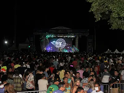 Tatau relembrou sucessos no primeiro show nacional do Carnaval 2022