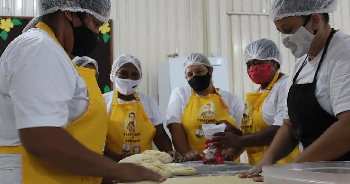 Mulheres conquistam novo ofício em projeto de panificação na Cidade Dom Bosco