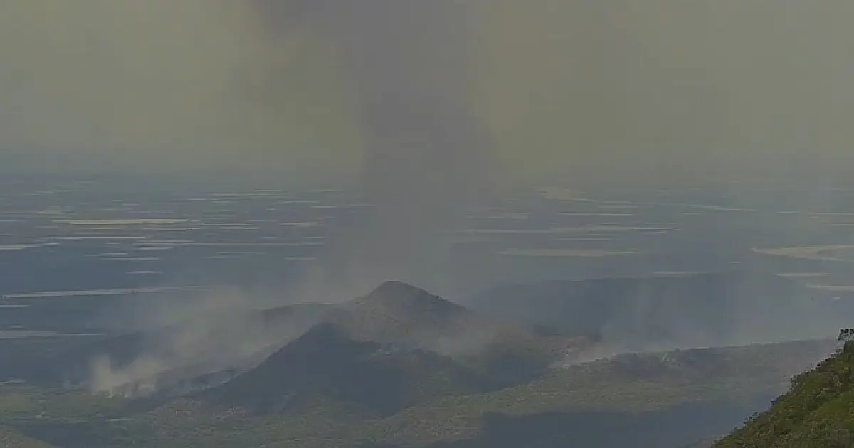 Incêndio de grande proporção atinge a Serra do Amolar