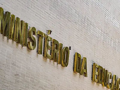 MEC lança curso de 180 horas para professores do ensino médio público