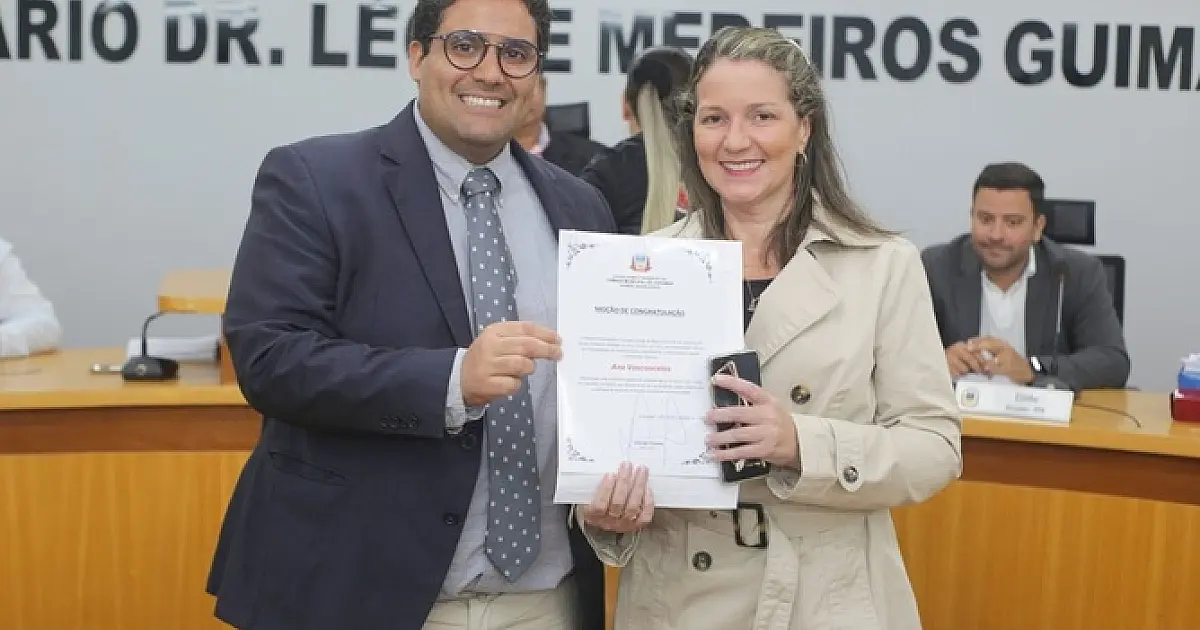 Enfermeira padrão é homenageada no encerramento do Outubro Rosa