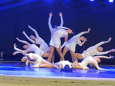 Dia Internacional da Dança é celebrado com apresentações às margens do Rio Paraguai