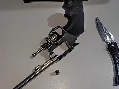 Dupla é presa com arma e canivete no Porto Geral