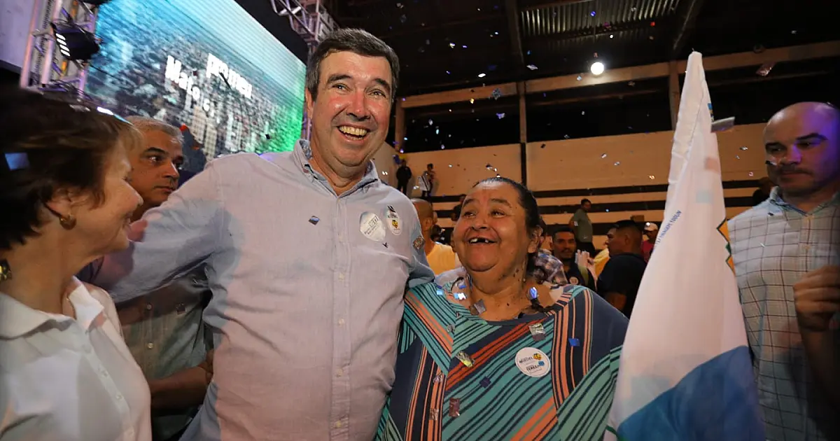 Em Corumbá, Eduardo Riedel avisa: "O município será o polo logístico de MS"