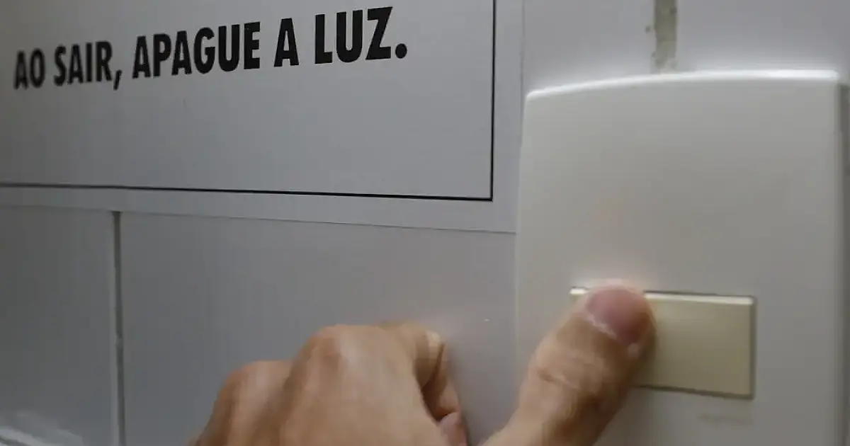 Conta de luz terá bandeira tarifária vermelha patamar dois em agosto