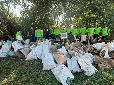 Ação voluntária de limpeza retira 1t de resíduos do rio Aquidauana