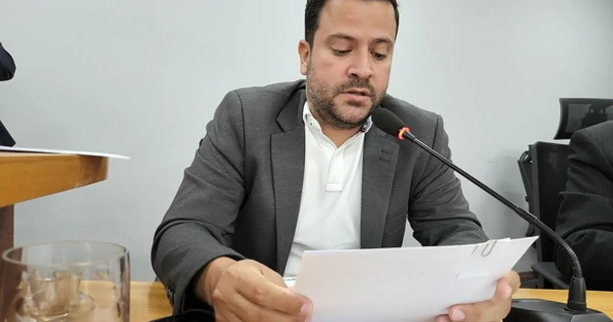 Elinho cobra informações sobre interrupções frequentes no fornecimento de água