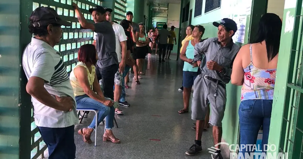 Corumbaenses fazem fila nas primeiras horas de votação