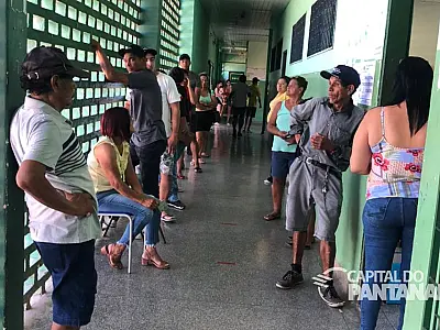 Corumbaenses fazem fila nas primeiras horas de votação