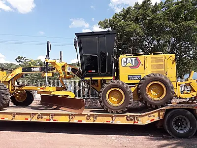 Máquina de construção asfáltica roubada é impedida de entrar na Bolívia
