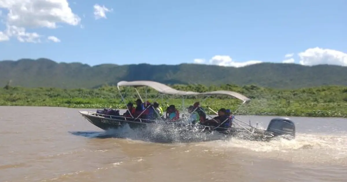 Ribeirinhos e guatós viajam por 5 horas para participarem do curso de piloteiro no Pantanal