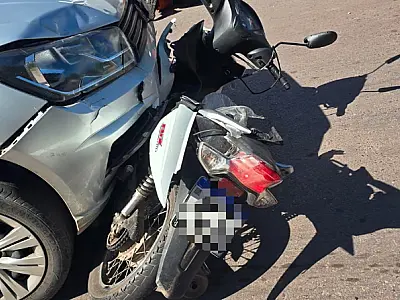 Colisão entre carro e moto deixa jovem ferida no bairro Maria Leite