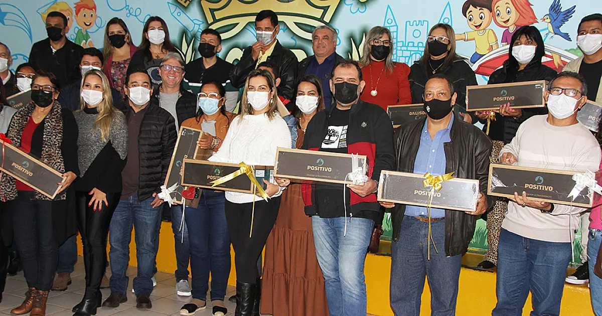 Computadores entregues para Reme de Corumbá representa investimento de R$ 2,8 milhões na educação